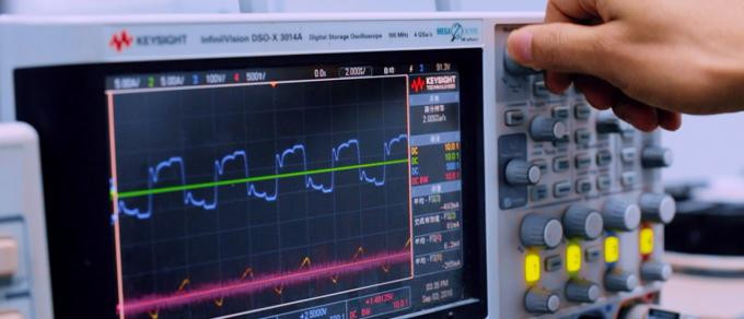 Xian New Energy Battery Lab control de calidad 8